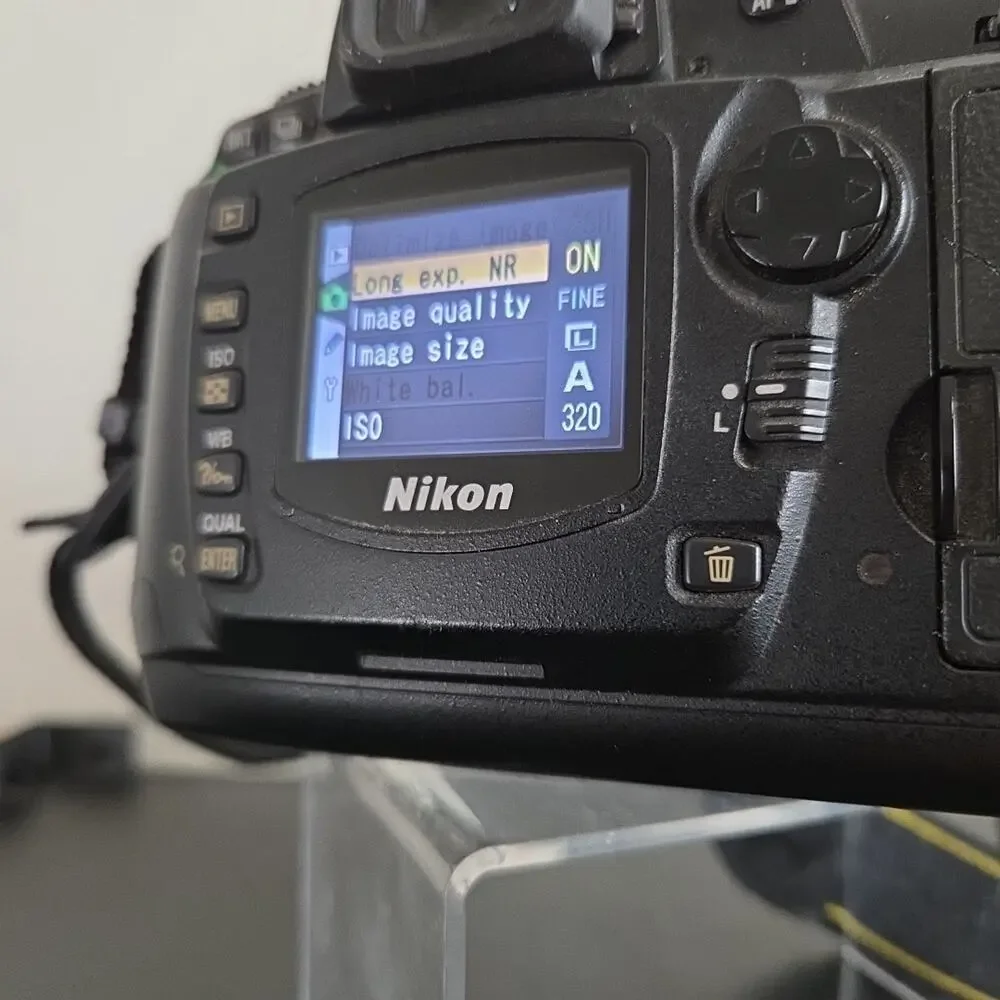Nikon D70 6.1MP Digital DSLR Camera w/ Tamron 18-270mm F3.5-6.3 Di II B003 Lens